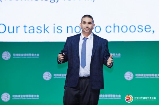 迪时策略 全文|《AI智能体的崛起》作者佩塔尔·拉达尼列夫：AI或缩小数字鸿沟，全球共识是治理关键